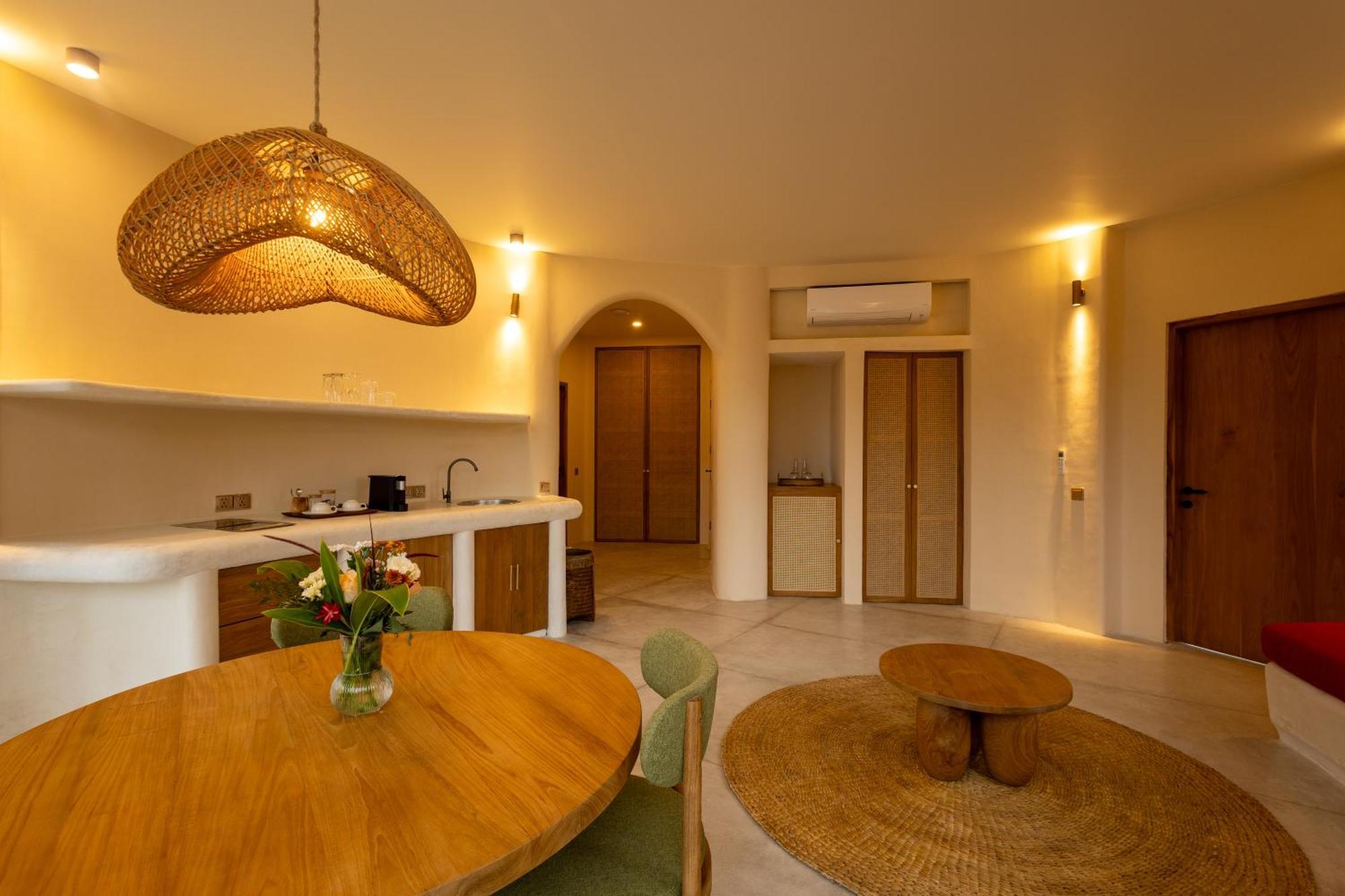 Nuanu Suites & Accommodations Танах Лот Экстерьер фото
