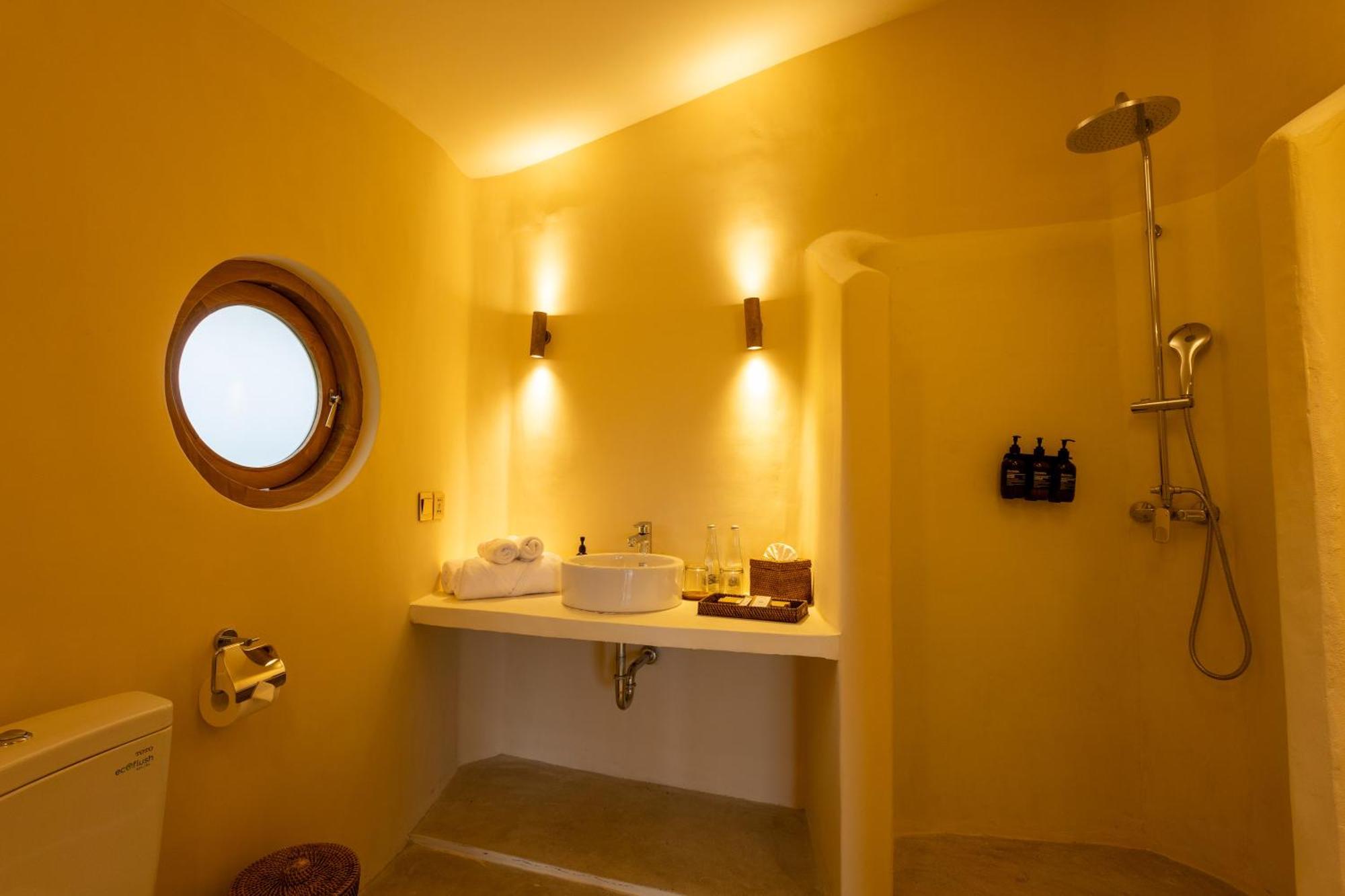 Nuanu Suites & Accommodations Танах Лот Экстерьер фото